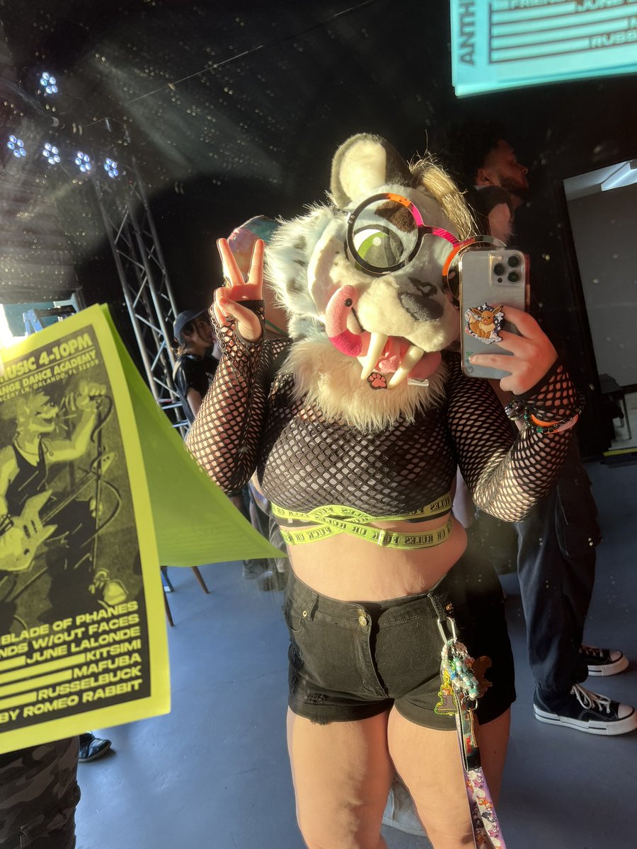 Despite the car troubles (and thank you to all that helped out omg) <a href="/AROOLoud/">AROO!</a> WAS SO FUN!!! Can’t thank my friend <a href="/handsyouanegg/">eggy</a> enough for inviting me!! IT WAS SO GOOD TO SEE SO MANY FRIENDS AND MAKE NEW ONES!!!