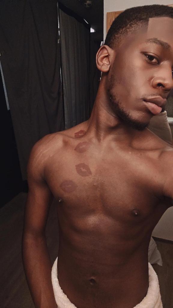 famous_ft's tweet photo. If I beat that pussy up is you gone tell on me https://t.co/80ZNn3CHwp