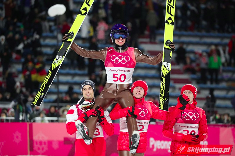 Skijumpingpl's tweet photo. Dokładnie 7 lat temu w Pjongczangu Kamil Stoch wywalczył swój trzeci tytuł mistrza olimpijskiego #skijumpingfamily https://t.co/m8Kp9046uw