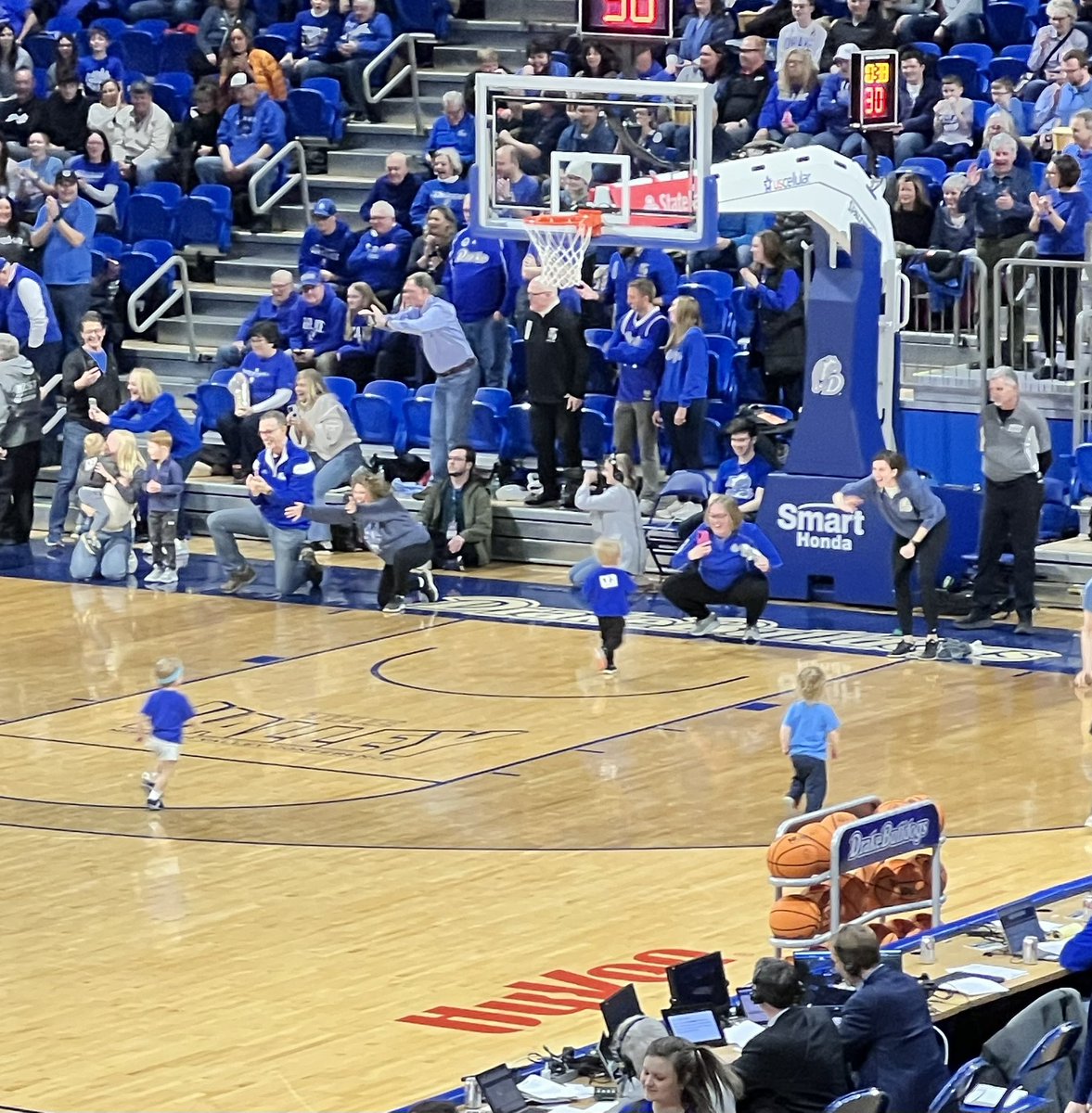 BWOdsm's tweet image. @Sean23Roberts  had us all enjoying the #HalfTimeShow  at @DrakeBulldogsMB  #excitinggame #DSMHometownTeam