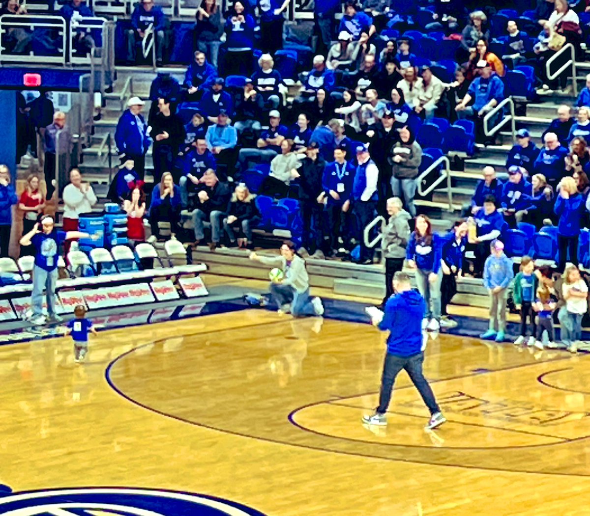 BWOdsm's tweet image. @Sean23Roberts  had us all enjoying the #HalfTimeShow  at @DrakeBulldogsMB  #excitinggame #DSMHometownTeam