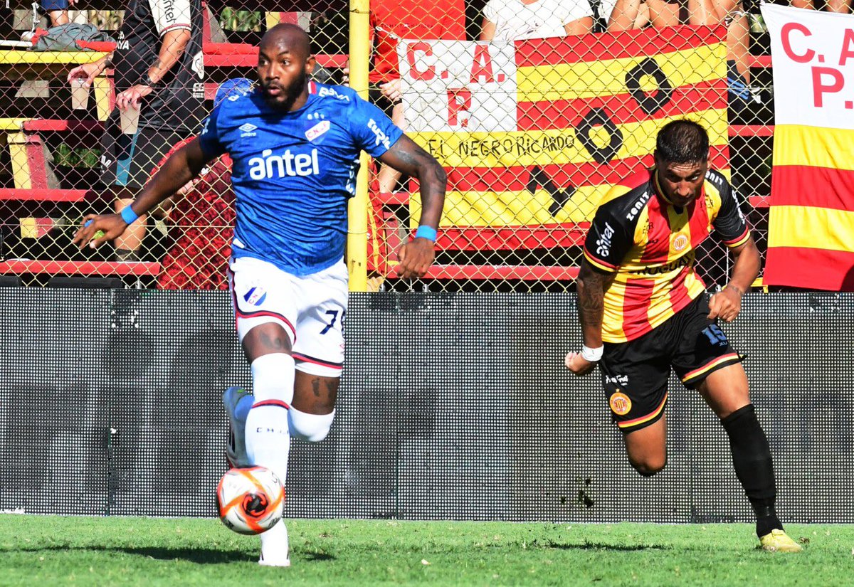 tiro_libreuy's tweet photo. Martín Lasarte luego de que le preguntaran si Diego Herazo era titular en Nacional

🗣️"Yo no comparto eso de que sea cuestionado, no lo veo así. Está
trabajando bien, hizo unos clásicos de verano bárbaros, el fútbol es dinámico hay que ser constante. En este momento es titular" https://t.co/wqZTYH0W7O