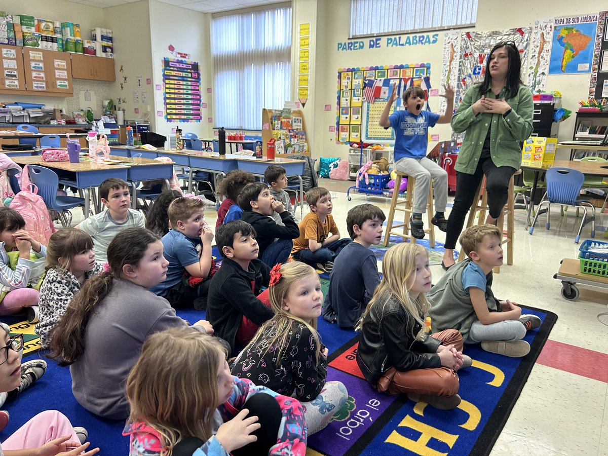 IsaTeacher2026's tweet photo. 🌎🇹🇲 🇺🇸🇨🇱 Global Experience. Empowering the beauty of the cultural diversity in my DI grade. Zhanneta Poltoratskaya a volunteer parent taught about her origin country “Turkmenistan” Thank you SO much 👏🏻 @ParticipateLrng #unitingourworld @MGSDschools https://t.co/BngTxrP1Q1