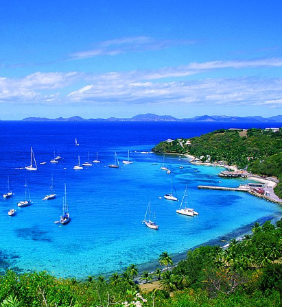 nomoremonarchs's tweet image. ANOTHER holiday! 

After a luxury ski holiday in January, lazy 'prince' William Windsor has flown off to enjoy a holiday on Mustique, an exclusive private island in the Caribbean. 

It's all paid by the public via his huge salary - over £450,000 per week. 

Shame! 

#CutRoyalPay