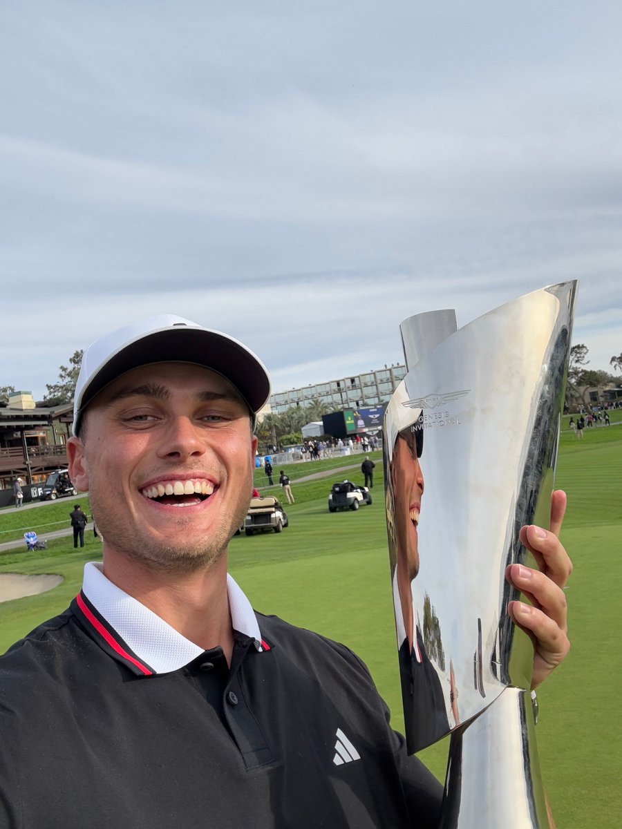PGATOUR's tweet photo. A big smile for a big win 😄🤳🏆 https://t.co/bAwaZJSYuY