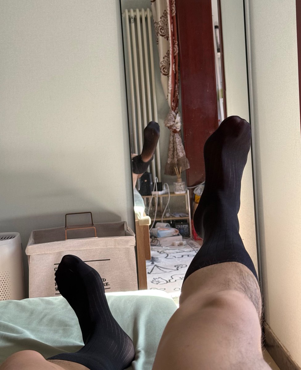 喜欢舔丝袜脚吗