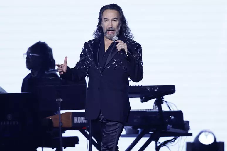 vidalmarco3's tweet image. MUSICA | #Marco Antonio Solís festeja en Buenos Aires. El cantante mexicano de paso por Argentina en el marco de su gira internacional "MAS cerca de tí World Tour 2025". El artista cantó en el estadio de #GEBA.

ansalatina.com/americalatina/… @MarcoASolis