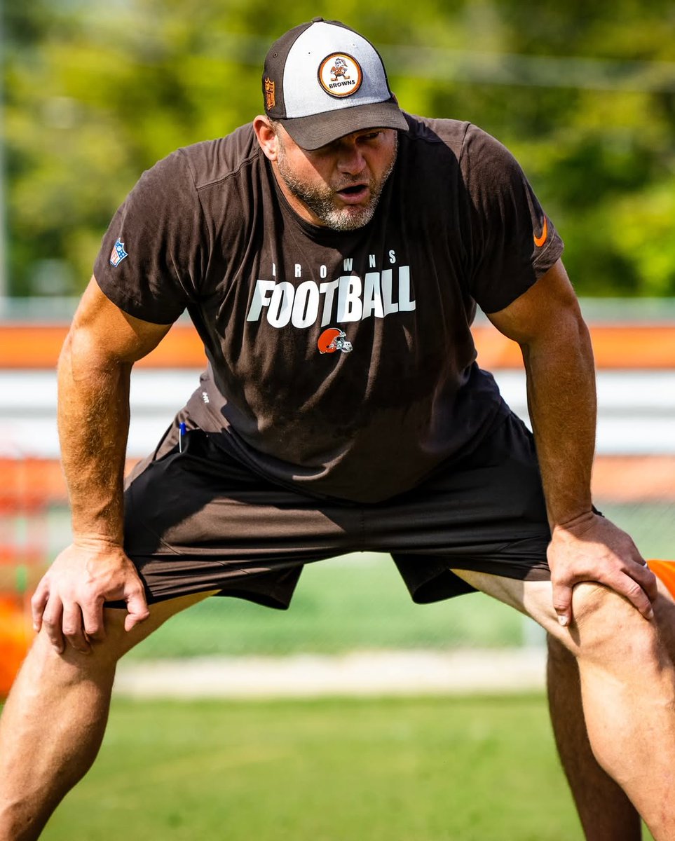 OL Coach Scott Peters:
- 2x Brazilian Jiu-Jitsu world champion
- UFC championship trainer 
- Former state of Arizona boxing commissioner

Read more → go.bengals.com/4gIWK6r