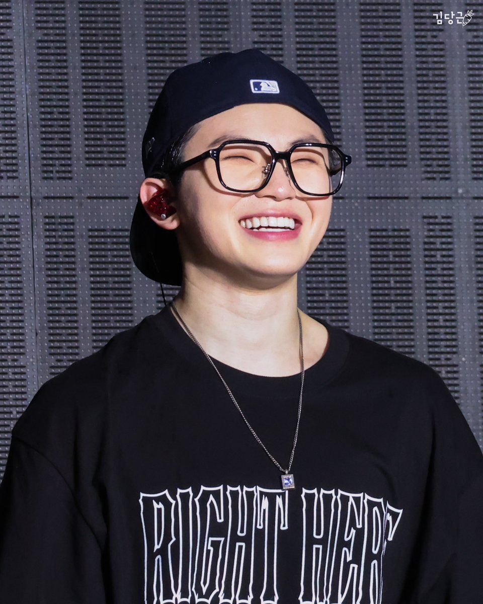 250216 svt right here Bangkok

아기 보리 꼬질 갱얼지😆

#우지 #woozi #ウジ #세븐틴 #SEVENTEEN