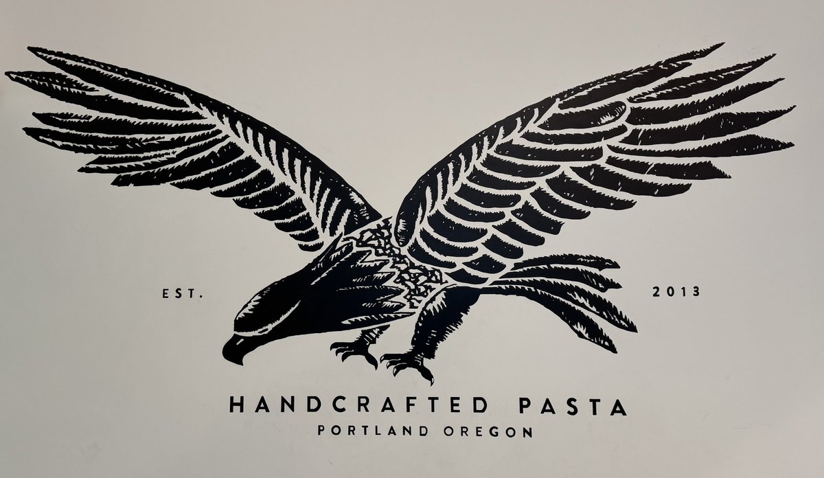 Vikram662's tweet photo. #Portland's airport (PDX) is very impressive.
It not only looks fantastic but also boasts the best food options I have ever encountered in an airport, much like the city itself.
Few airports can claim to have such highly rated restaurants within their terminals, 👌🏽.
#Grassa🦅 https://t.co/LwuuJQky2x