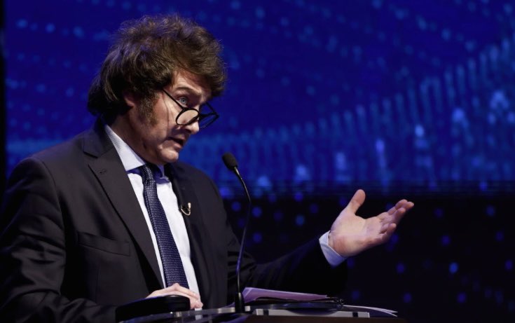 Los Kukas se piensan que van a poder voltear al único tipo que en 100 años logró tener superávit, bajar la inflación, la pobreza, controlar el dólar, achicar el estado, y terminar con los piquetes, todo esto en menos de un año.

No la ven.