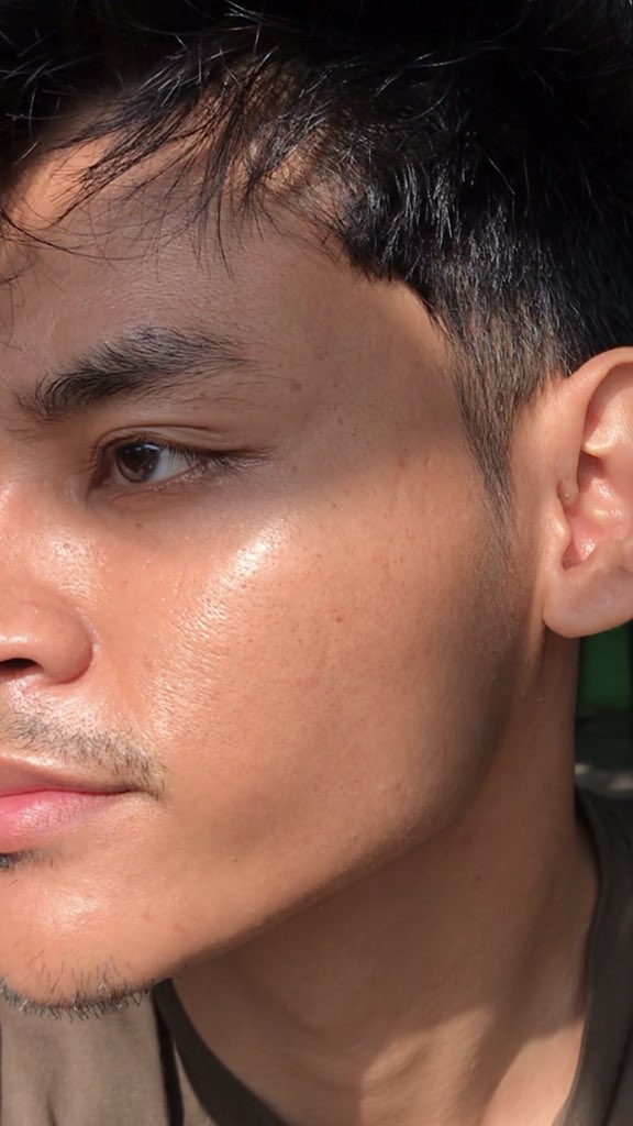 mizwarx's tweet image. HEMAT PANGKAL CERAH 

Cukup pakai moisturizer ini udah bisa melembabin kulit + mencerahkan wajah 🥹

BARU BANGUN WAJAHKU GLOWING