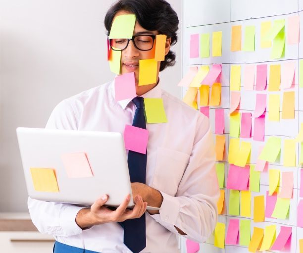 ⏳ ¿Tu lista de tareas parece una sopa de letras? Tranquil@, no estás sol@. 

👉 Aprende a identificar lo importante (no sólo lo urgente). 
Priorizar es como hacer malabares: si no lo haces bien, todo cae. 

¿Quieres organizarte sin perder el juicio? 😉 
Escribe 📩 o llama 📞