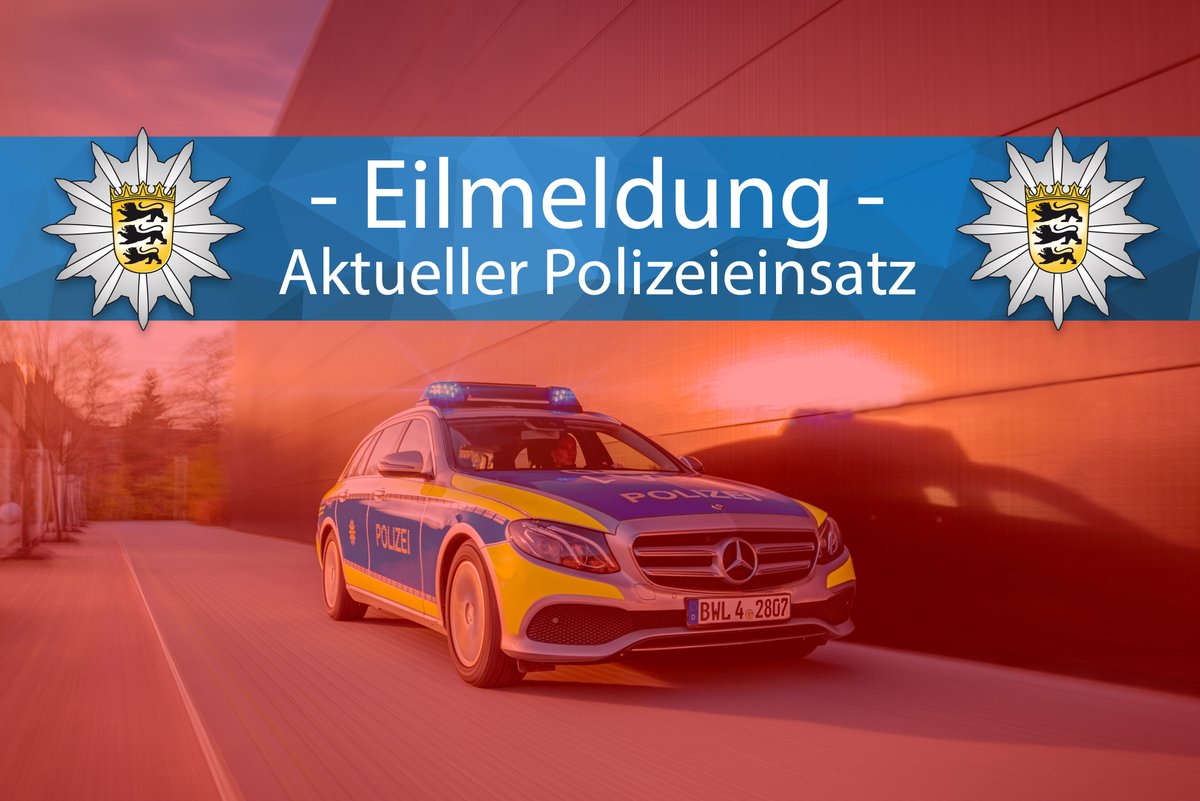 +++ Aktueller Einsatz +++

Heute morgen kam es zu einem Hauseinsturz in #Stutensee #Spöck. Ein offenbar 73-Jähriger ist momentan noch unter den Trümmern des Hauses, ist jedoch wohl ansprechbar.

Feuerwehr und Rettungsdienst sind aktuell mit den Bergungsmaßnahmen beschäftigt.