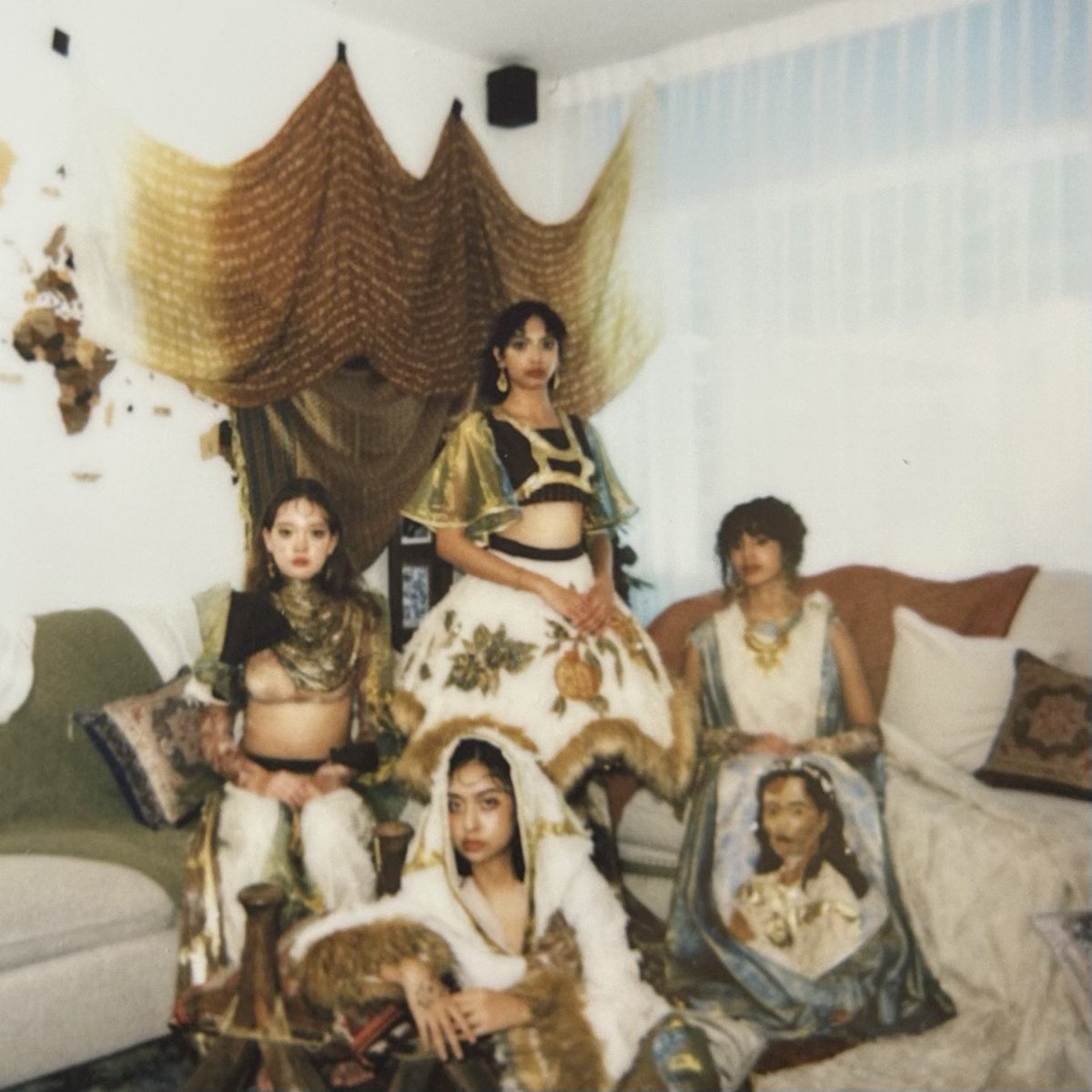 d0llsart's tweet photo. no art yet but i wanted to show you guys some polaroid snaps of my graduate fashion collection 🎞️ some of the pieces will be up for sale/custom made-to-order
#fashiondesigner #wearableart #GraduateCollection #FW25 https://t.co/SzVuBKmr8F