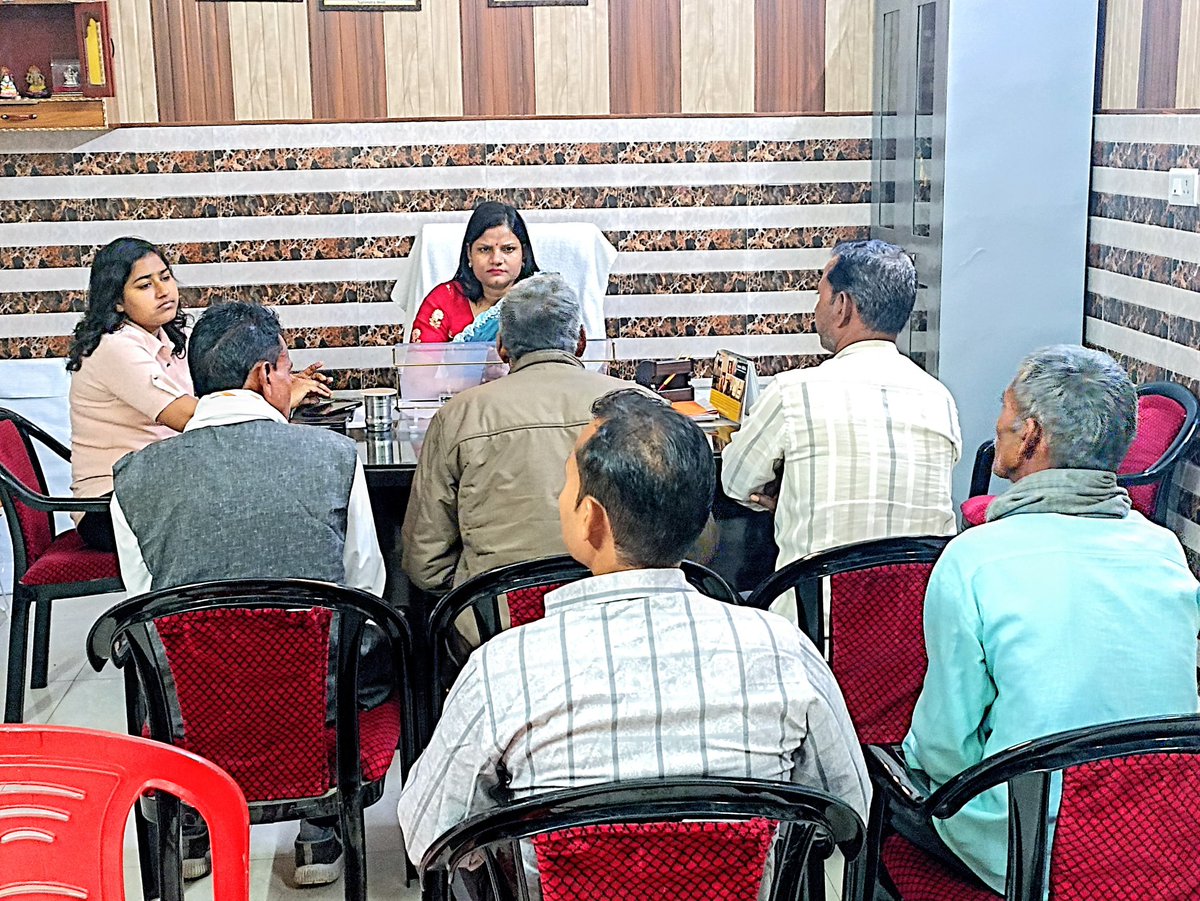 mayorkamini's tweet photo. #जनसुनवाई
आज जलेसर रोड स्थित कैंप कार्यालय पर आए सम्मानित नगरवासियों से उनकी समस्याओं को जानकर उनकी समस्याओं का निस्तारण किया।
#NarendraModi 
#AmitShah 
#JPNadda
#MYogiAdityanath #SunilBansal
#Dharampalsingh
#BhupendraSingh 
#AKSharma 
#PMO_INDIA
#BJP4UP #BJP4IND
#UPgovt https://t.co/HN1vxRK9GG