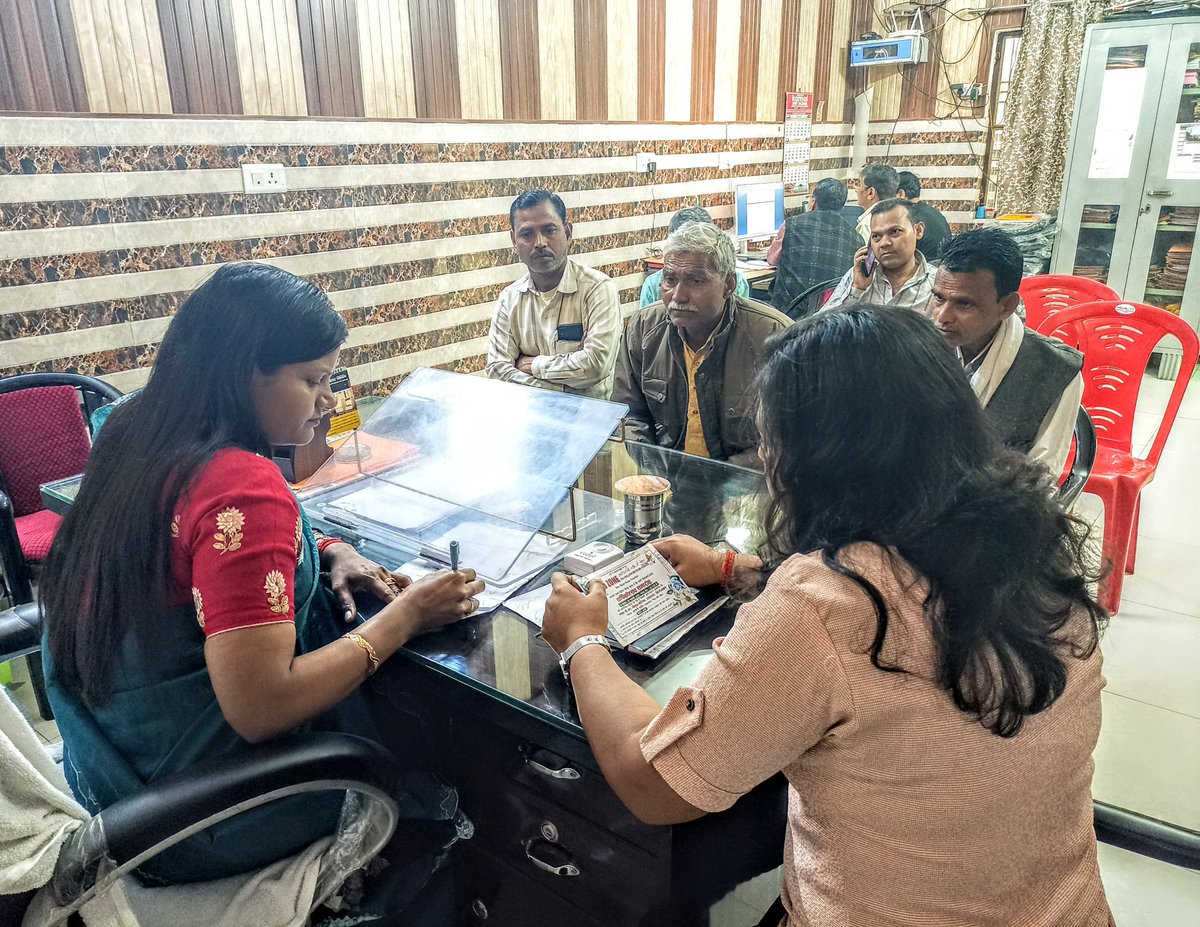 #जनसुनवाई
आज जलेसर रोड स्थित कैंप कार्यालय पर आए सम्मानित नगरवासियों से उनकी समस्याओं को जानकर उनकी समस्याओं का निस्तारण किया।
#NarendraModi 
#AmitShah 
#JPNadda
#MYogiAdityanath #SunilBansal
#Dharampalsingh
#BhupendraSingh 
#AKSharma 
#PMO_INDIA
#BJP4UP #BJP4IND
#UPgovt