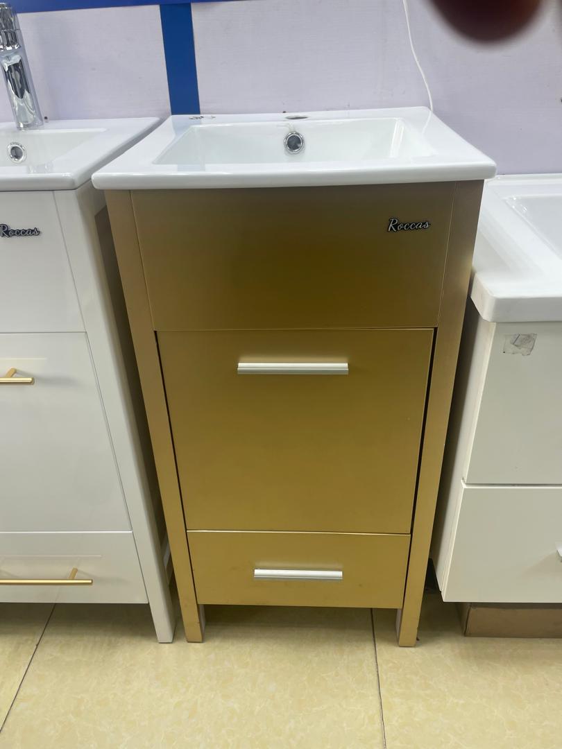 Zeph0330's tweet image. Cabinet is available