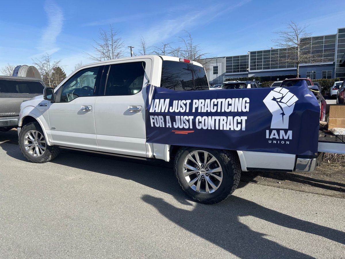 140District's tweet photo. Transportation District 140 – Solidarity and Unity at MTU Facility https://t.co/ajTAQzzUNT #IAM #union #canada #D140 #labour #MTU #L764 #Solidarity #UnionStrong #FairContract #IAM ✊💪 https://t.co/tdgeLGekGe