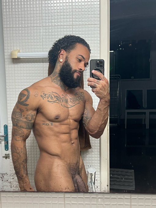 Let’s shower? ? https://t.co/IyLZdUGNb6