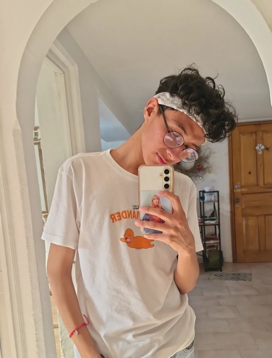 Será que me vuelvo a pintar mi cabello? 🌻

Tqm charmander 💛