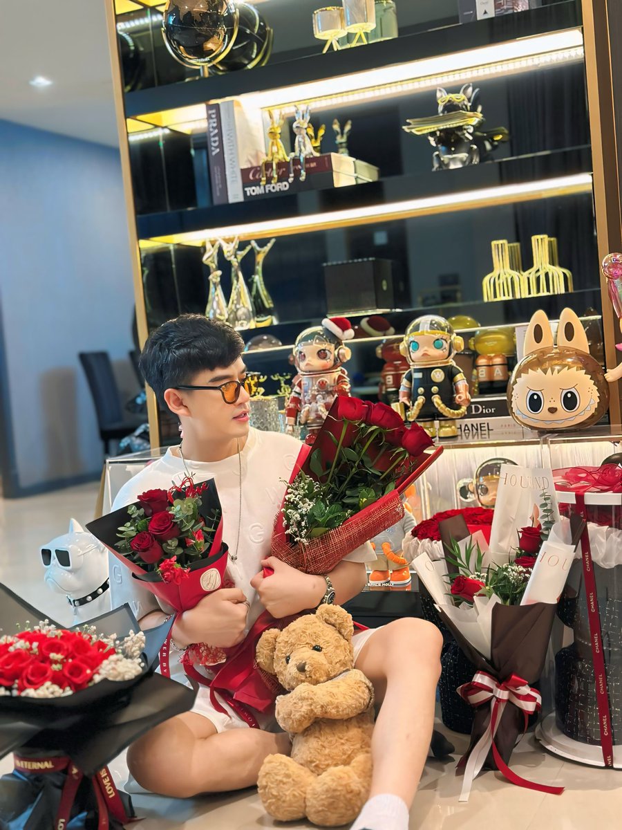 LookChin_Zhamp's tweet photo. #ValentinesDay 🌹 https://t.co/pRsHSW1c7a