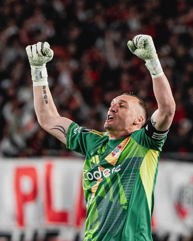 Amamos tanto a Armani....              #armani #RiverPlate