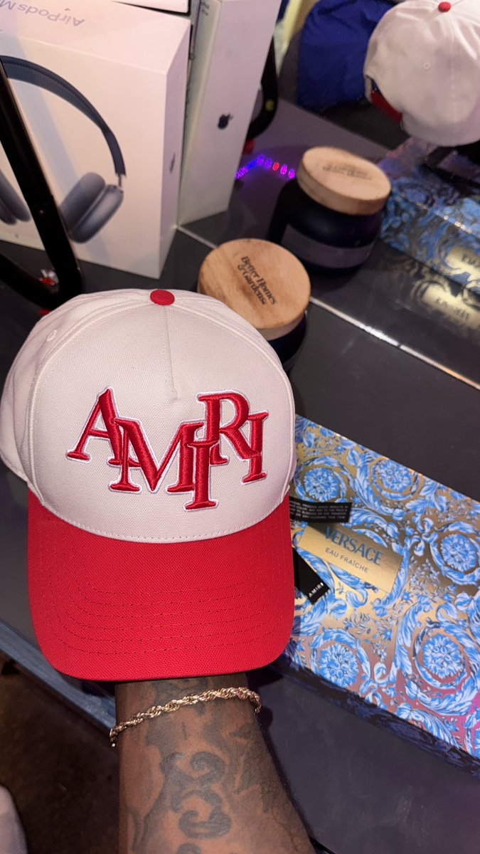 How tf she like you? she ain’t bust you down or bought you nonn🤞🏾🫂🤍