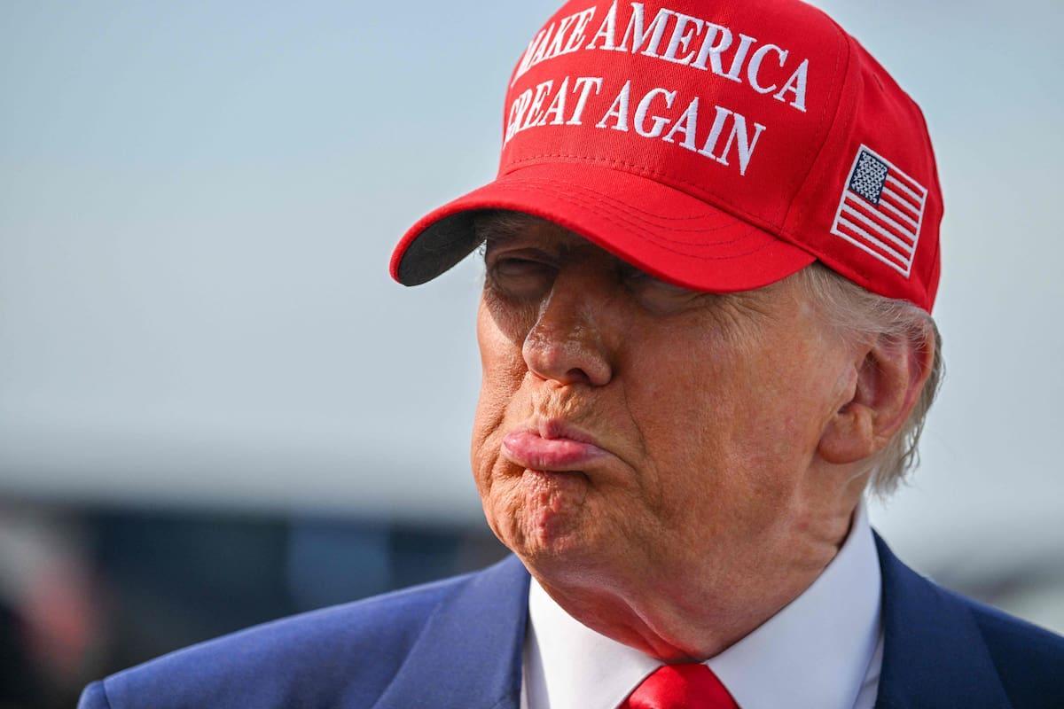 MundoLN's tweet image. “Quien salva a su país no viola ninguna ley”: Trump, en el centro de otra polémica por compararse con Napoleón lanacion.com.ar/estados-unidos…