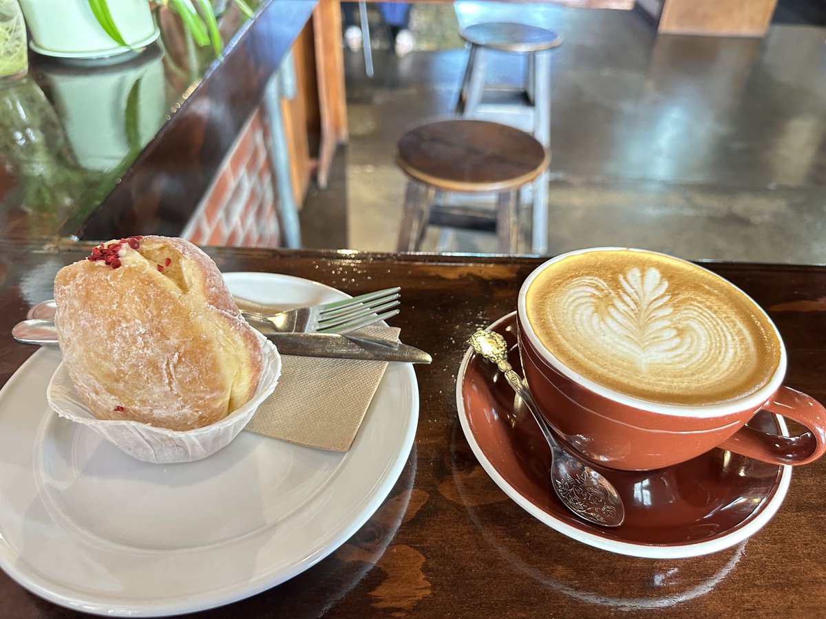 这家店还挺有特色，咖啡也很好喝 <a href="/Jinju1011/">不熊</a>