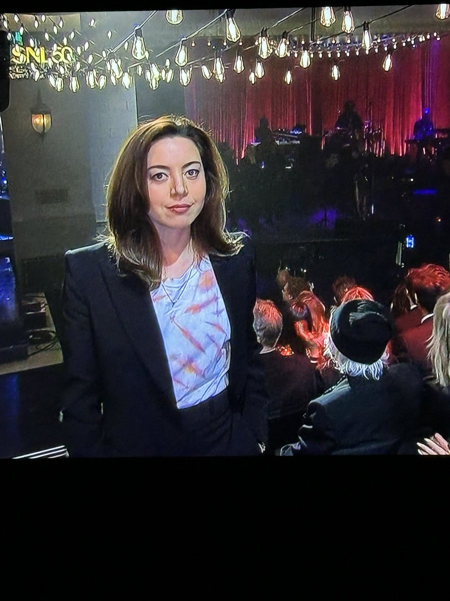 thealexiskraft's tweet photo. aubrey plaza introducing miley cyrus…. #snl50 is for me https://t.co/2728KijEVz
