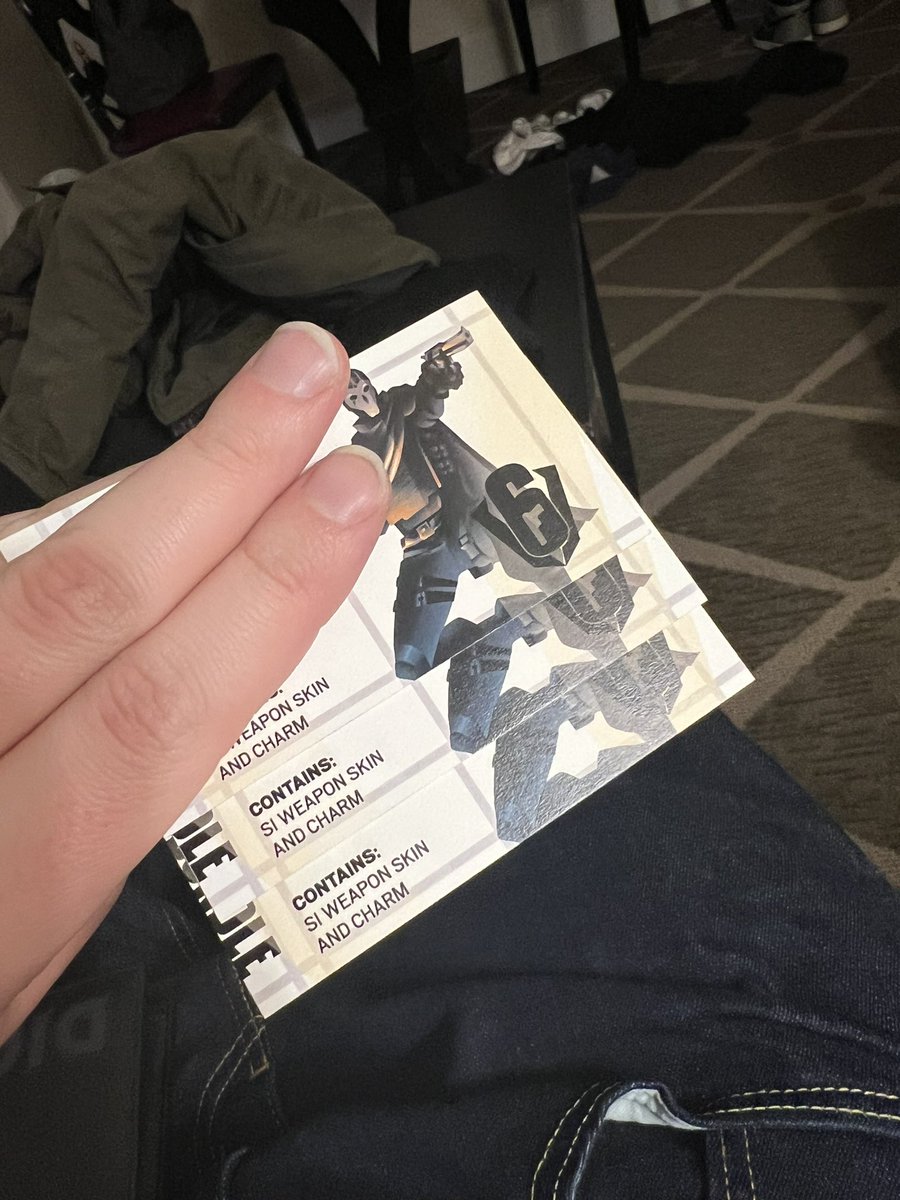 Giving out some SI attendees weapon skins + charms!

1) Follow <a href="/SpiderR6S/">Spider</a>  
2) Like/RT