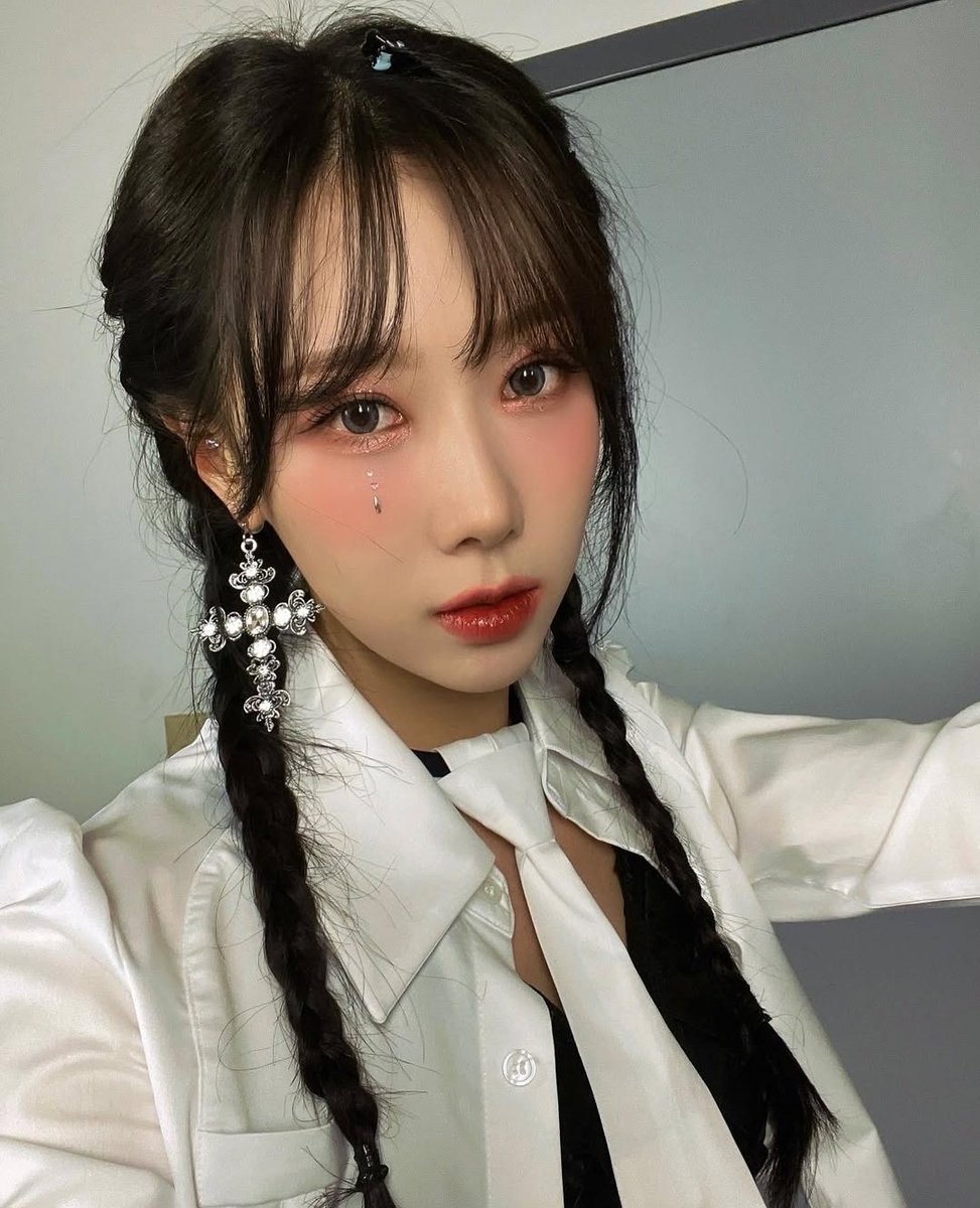 “thank god you’re not a photocard” selcas