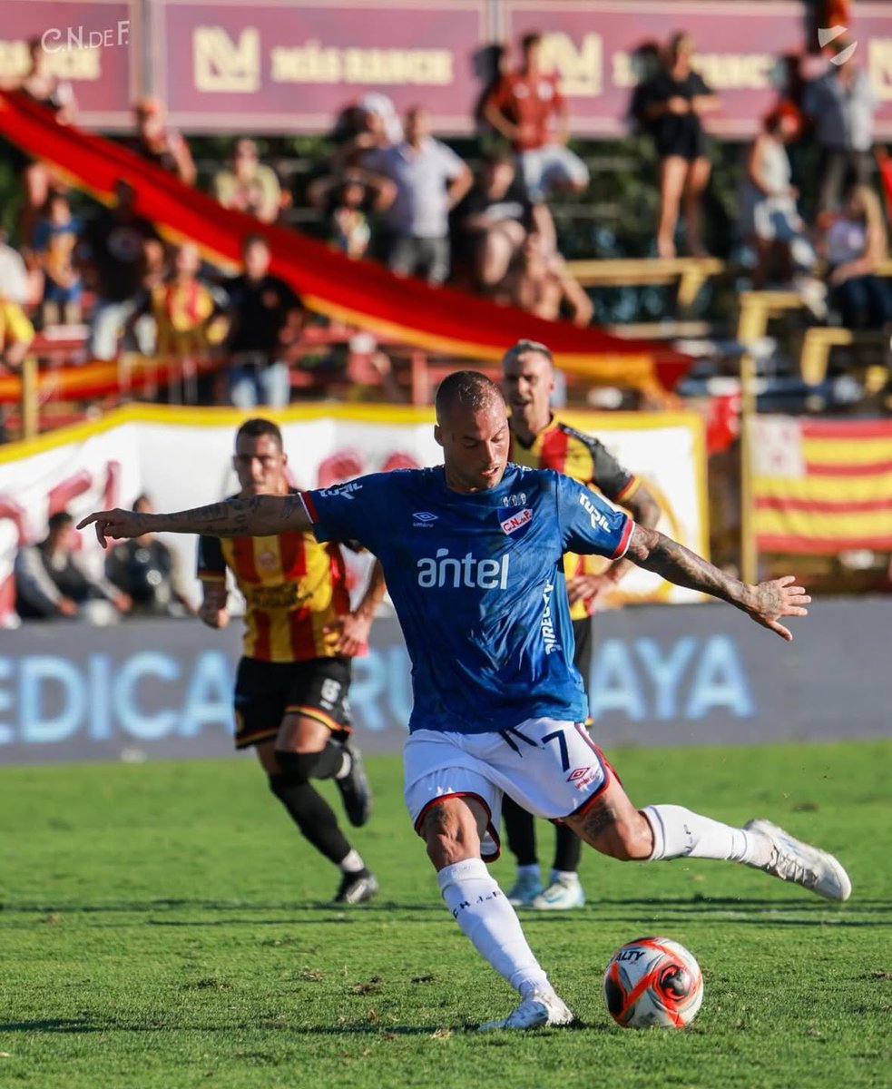 Siempre pero siempre titular. Los hinchas en modo personaje la van a tener que mamar. 

Vamos Nico.