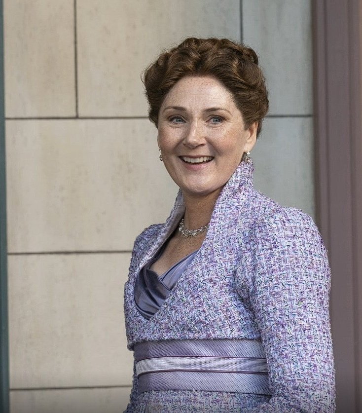 eu sou                              e eu sou
    uma                                    mais 
condessa.                         popular.