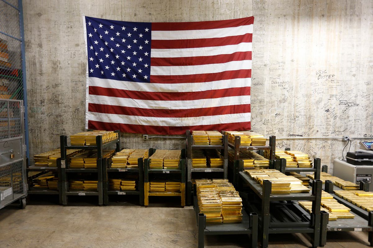 GeneralMCNews's tweet photo. BREAKING: U.S. banks have been transporting gold from London to New York, with thousands of gold bars being moved out of the Bank of England’s vaults in recent months. https://t.co/RHDdqTgoNG