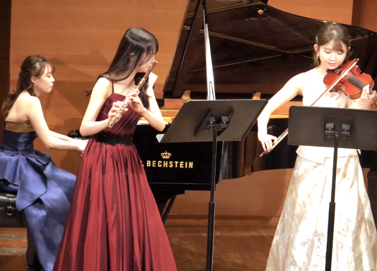 昨年に続き大野綾音さん、井上莉那さん、武藤沙和さんによる【Trio Concert】を開催いたします。
ご予約、ご来場をお待ちしています。

【日時】3月1日(土)、開演14時30分(開場14時)
【場所】白金音楽堂
【料金】一般4,000円、学生2,000円(当日現金払い) 
【ご予約フォーム】
docs.google.com/forms/d/e/1FAI…