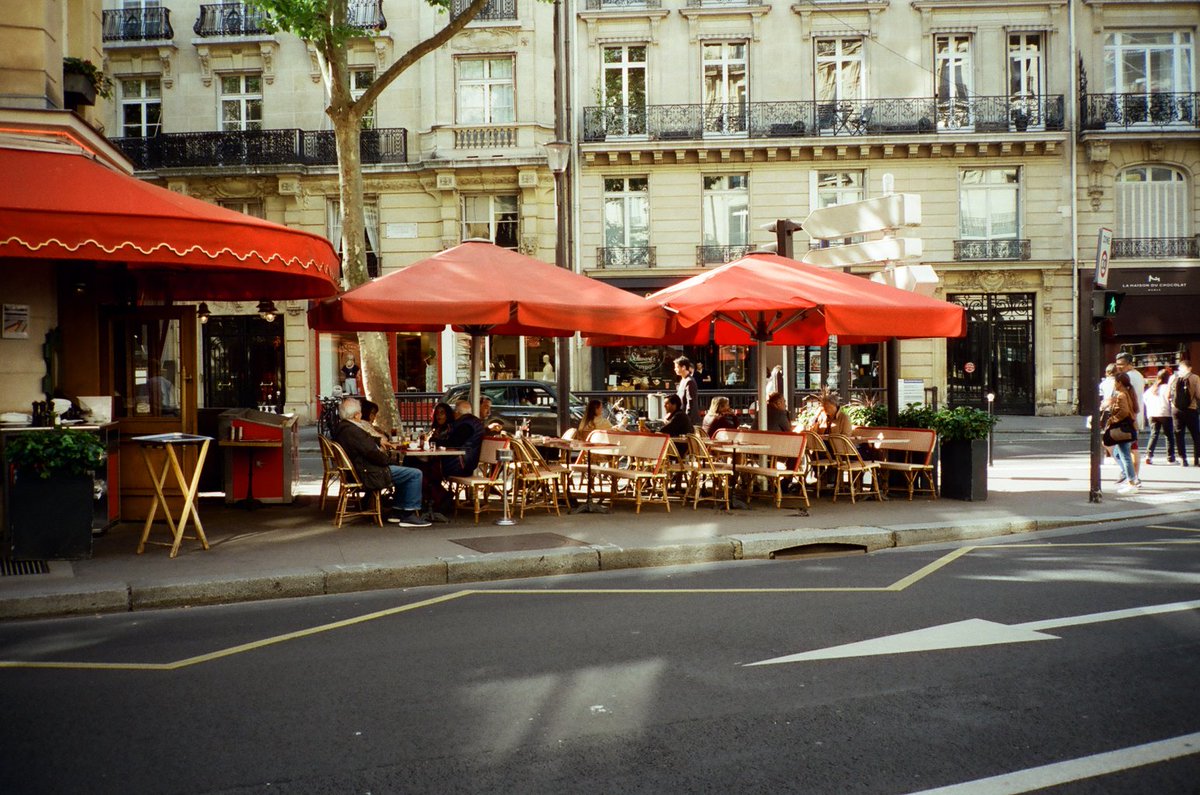 marvinj_lee's tweet photo. Life in Paris on 35mm film https://t.co/Q6xGCLsPRM