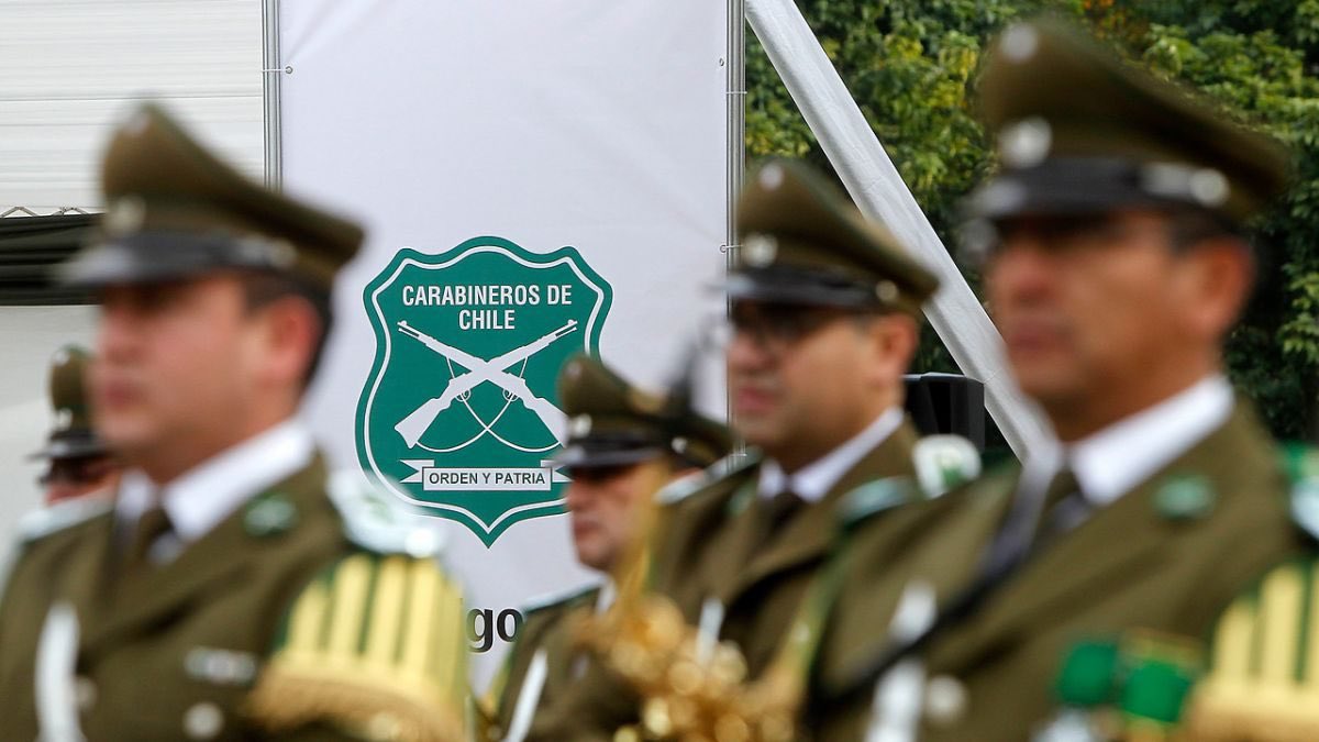 joseantoniokast's tweet photo. Un saludo a Carabineros de Chile en estas horas difíciles, donde hemos tenido que lamentar la muerte de dos funcionarios y el ataque criminal a otros. El servicio a la Patria de Carabineros es fundamental y los chilenos estamos agradecidos por su gran servicio al país https://t.co/X8NM0zlsg5