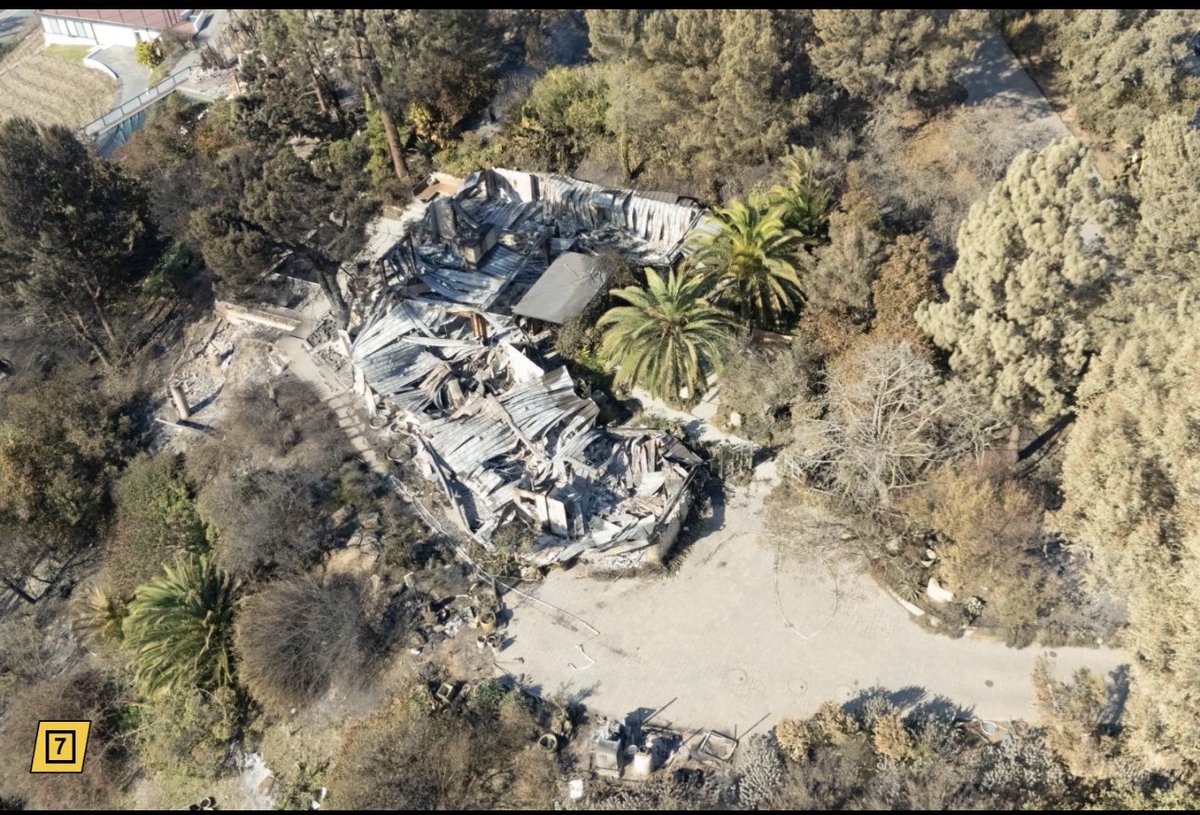 BGatesIsaPyscho's tweet image. TV Host Ricki Lake shared this picture of her Los Angeles Home burned to the ground after the LA fires.

No further comment needed - you all have eyes &amp;amp; a functioning brain.