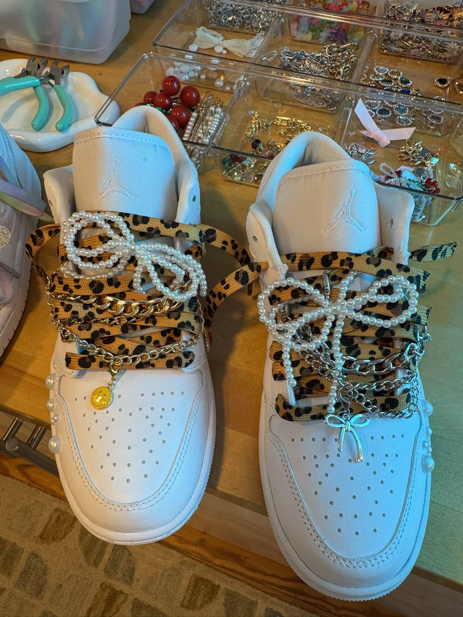 Kicks & Fros tweet media