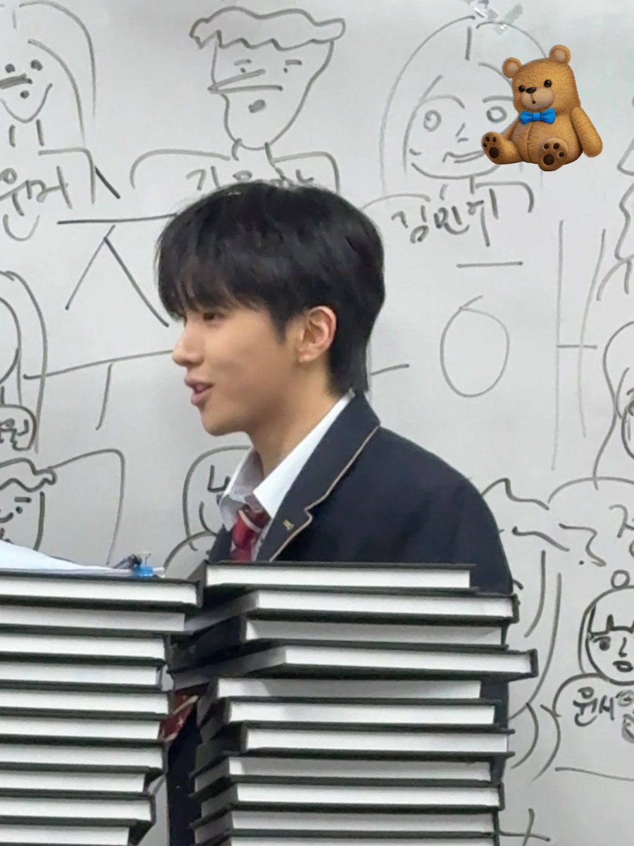 칠판 속 김운학이랑 본체 김운학 똑같아서 웃참챌함
#운학 #보이넥스트도어