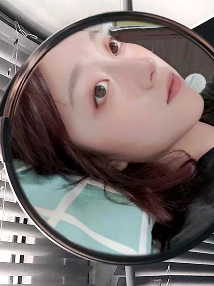 ljun_t77083's tweet photo. 我跟我闺蜜看起来谁更反差呀 #反差婊的生活日常 #留学婊 #清纯女大 https://t.co/s1uoSdJkbe