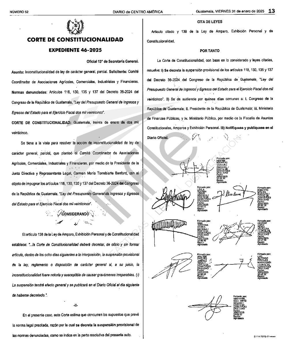 dsagastumev's tweet photo. MÁS INCONSTITUCIONALIDADES E INCONSISTENCIAS:

CRONOLOGÍA: 

1) Presupuesto general de ingresos y egresos 2025: 
- Decreto 36-2024 del Congreso
- Emitido: 27 de noviembre de 2024
- Promulgado y sancionado: 6 de diciembre 2024
- Publicado: 9 de diciembre 2024

2) Expediente 46-2025 de la CC: 
- Inconstitucionalidad CACIF presupuesto 2025
- Amparo provisional: resolución del 30 de enero 2025 y publicada el 31 de enero 2025. Suspensión de los artículos 118, 130, 135 y 137 del presupuesto 2025. 

3) Acuerdos gubernativos 20-2025 y 21-2025: 
- Emitidos: 29 de enero 2025.
- Por: Arévalo, Menkos y Garníca.
- Publicados: 3 de febrero 2025. 
- Contenido: ampliación del presupuesto 2025.

4) "Ampliación" presupuestaria 2025: 
- Emitida: 11 de febrero de 2025.
- Contenido: deroga artículos 118, 130, 135 y 137 del presupuesto 2025. 
- No ha sido sancionado ni publicado al momento de esta publicación (post). 

REFLEXIONES LEGALES: 

1) El artículo 240 de la Constitución Política de la República de Guatemala, indica que el único órgano encargado del Estado de Guatemala que tiene la facultad expresa de poder ampliar el presupuesto del Estado vigente es el Congreso de la República. Por lo que, no puede el Organismo Ejecutivo ampliar ningún decreto del Congreso a través de un acuerdo gubernativo y menos si es el presupuesto. 

2) Una vez publicada la suspensión provisional de la Corte de Constitucionalidad de los artículos 118, 130, 135 y 137 del decreto 36-2024 (presupuesto 2025) el 31 de enero de 2025, se publica el 3 de febrero de 2025 los acuerdos gubernativos 20-2025 y 21-2025. 

3) El Congreso de la República deroga a través del decreto 1-2025 (ampliación presupuestaria 2025), la que aún no ha sido sancionada, promulgada ni publicada, los artículos 118, 130, 135 y 137 del decreto 36-2024 (presupuesto 2025). 

En síntesis: 
- Los artículos 118, 130, 135 y 137 del presupuesto 2025 están suspendidos provisionalmente por la CC; 

- No es procedente legalmente ampliar el presupuesto a través de acuerdo gubernativo (acto administrativo del organismo ejecutivo) sino únicamente por medio de acto legislativo (organismo legislativo), por ende, son inconstitucionales (ambos); 

- Al entrar en vigencia el decreto 1-2025 (si así fuere), los "fundamentos" del ejecutivo para emitir los acuerdos gubernativos no existirían (a raíz de haberlos derogado). 

No solo son INCONSTITUCIONALES los acuerdos gubernativos, sino que, por qué el Ejecutivo no los ha derogado si van a quedar sin fundamento al entrar en vigencia la ampliación presupuestaria 2025?

ANALÍCELO y PIÉNSELO, o hacen las cosas BIEN o seguirán las ACCIONES CONSTITUCIONALES. Es una REALIDAD!!