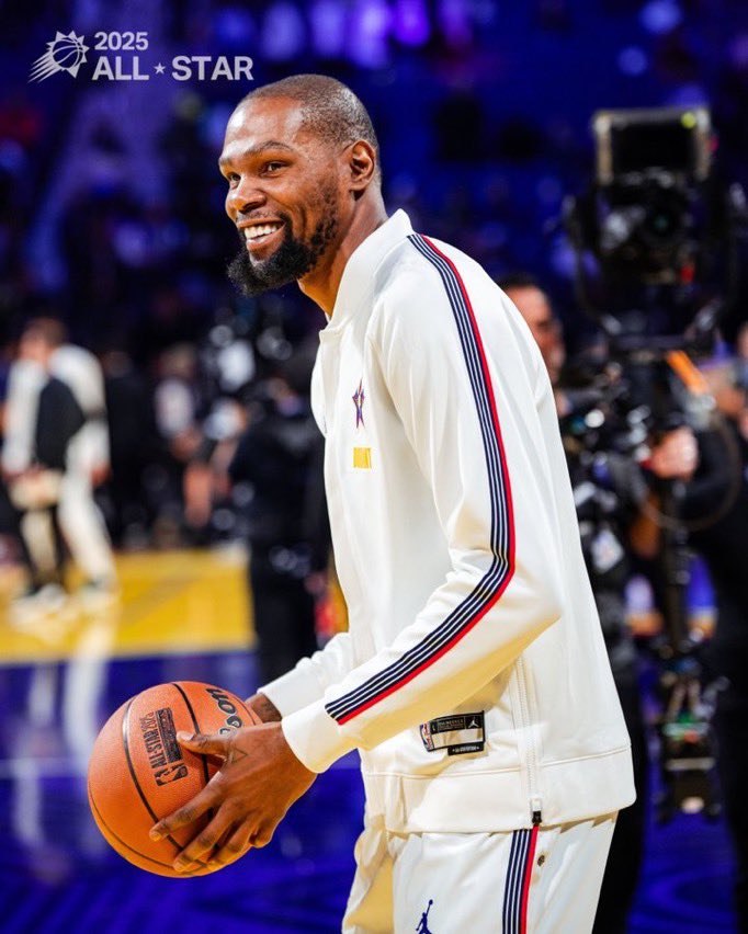 Kevin Durant vs Rising Stars:

4 Points
2-8 FG
0-3 3PT

BRICKS EVERYWHERE 💯💯💯