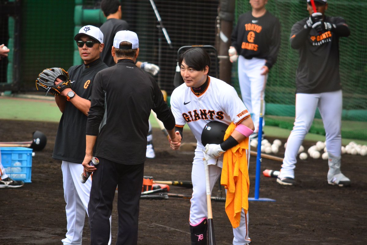 mikodesuga's tweet photo. 2025.2.15 巨人軍那覇キャンプ
丸佳浩選手
丸さんてキャップ取ると雰囲気違くてかっこいい。
#丸佳浩 #ジャイアンツ #巨人 https://t.co/kkcwn3Il8p