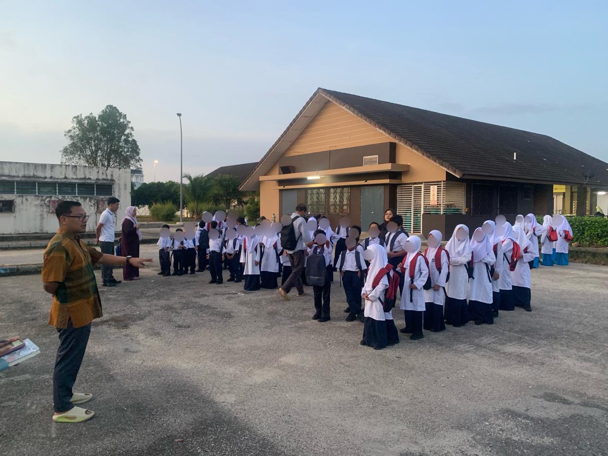Selamat kembali ke sekolah buat anak-anak JKM yang berada di Rumah Kanak-Kanak JKM di seluruh negara.
Semoga anak-anak ini terus bersemangat untuk menuntut ilmu serta menjadi insan yang cemerlang di dunia dan akhirat.