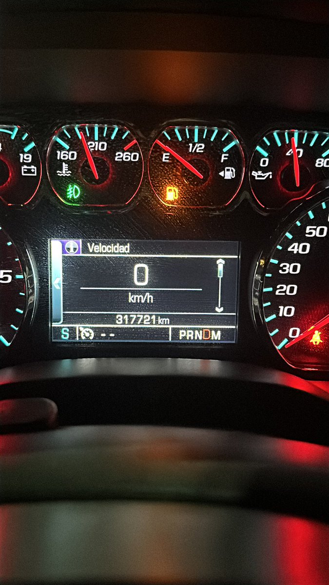 Ortuitss's tweet photo. Relatos de un coyote: 300mil kms que podrían ser millas, sin gasolina por qué tal vez se vende mañana, único dueño en México, llantas nuevas pero las de adelante no más. https://t.co/TpbIkOrCFk