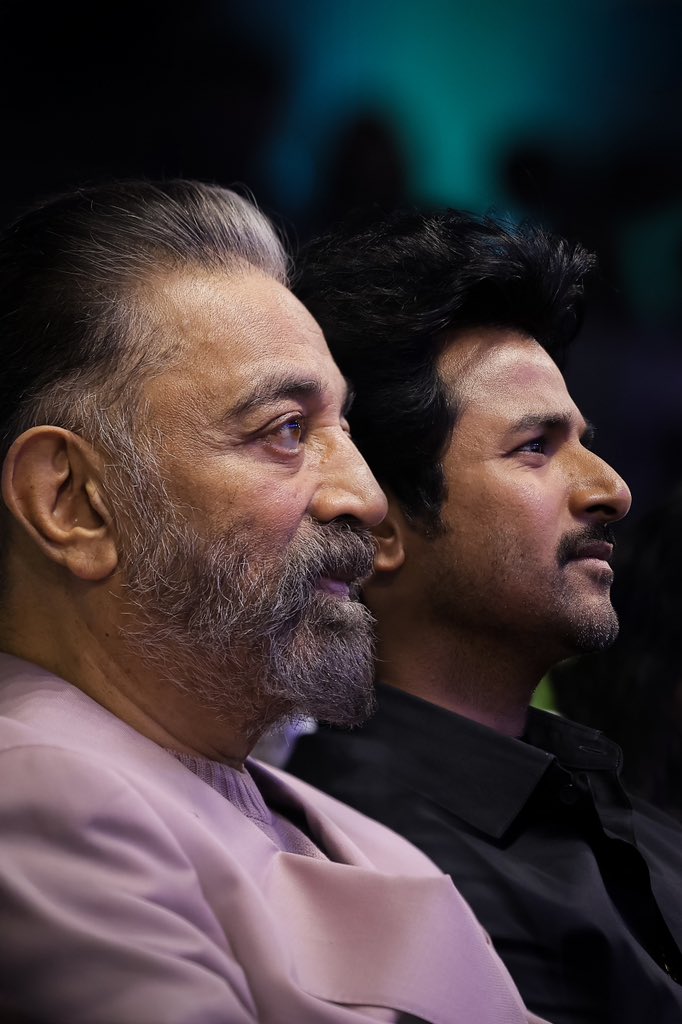 Kamal Haasan (@ikamalhaasan) on Twitter photo родройрпН родройро┐родрпНродро┐ро▒роорпИропро╛ро▓рпН роороХрпНроХро│рпИ роороХро┐ро┤рпНро╡ро┐рокрпНрокродро┐ро▓рпН родроорпНрокро┐ роЪро┐ро╡роХро╛ро░рпНродрпНродро┐роХрпЗропройрпН роХро╛роЯрпНроЯрпБроорпН роЙро┤рпИрокрпНрокрпБроорпН, роЪро┐ройро┐рооро╛ро╡ро┐ройрпН роорпАродро╛рой роЕро╡ро░родрпБ роХро╛родро▓рпБроорпН роОройрпНро▒рпЖройрпНро▒рпБроорпН родрпКроЯро░роЯрпНроЯрпБроорпН, ро╡рпЖро▒рпНро▒ро┐роХро│рпН роХрпБро╡ро┐ропроЯрпНроЯрпБроорпН роОрой рокро┐ро▒роирпНродроиро╛ро│ро┐ро▓рпН ро╡ро╛ро┤рпНродрпНродро┐ роороХро┐ро┤рпНроХро┐ро▒рпЗройрпН.
<a href="/Siva_Kartikeyan/">Sivakarthikeyan</a> родройрпН родройро┐родрпНродро┐ро▒роорпИропро╛ро▓рпН роороХрпНроХро│рпИ роороХро┐ро┤рпНро╡ро┐рокрпНрокродро┐ро▓рпН родроорпНрокро┐ роЪро┐ро╡роХро╛ро░рпНродрпНродро┐роХрпЗропройрпН роХро╛роЯрпНроЯрпБроорпН роЙро┤рпИрокрпНрокрпБроорпН, роЪро┐ройро┐рооро╛ро╡ро┐ройрпН роорпАродро╛рой роЕро╡ро░родрпБ роХро╛родро▓рпБроорпН роОройрпНро▒рпЖройрпНро▒рпБроорпН родрпКроЯро░роЯрпНроЯрпБроорпН, ро╡рпЖро▒рпНро▒ро┐роХро│рпН роХрпБро╡ро┐ропроЯрпНроЯрпБроорпН роОрой рокро┐ро▒роирпНродроиро╛ро│ро┐ро▓рпН ро╡ро╛ро┤рпНродрпНродро┐ роороХро┐ро┤рпНроХро┐ро▒рпЗройрпН.
<a href="/Siva_Kartikeyan/">Sivakarthikeyan</a>