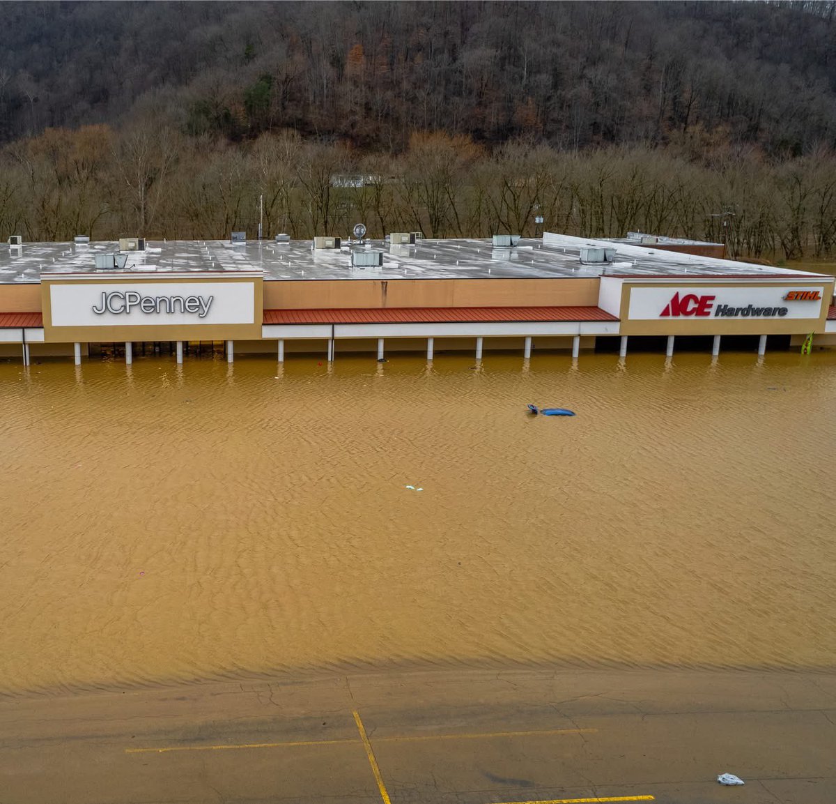 PikevillePride (@pikevillepride) on Twitter photo PIKEVILLE/COAL RUN, KY
Continue to donate to <a href="/ekymutualaid/">eKy mutual aid</a>, please!
We need cleaning supplies, gloves, new underwear, socks, diapers, formula + more in the area.
PayPal & Venmo - @ ekymutualaid
CashApp - $ekymutualaid
Name on accounts: Misty Skaggs
SHARE. SHARE. SHARE. PIKEVILLE/COAL RUN, KY
Continue to donate to <a href="/ekymutualaid/">eKy mutual aid</a>, please!
We need cleaning supplies, gloves, new underwear, socks, diapers, formula + more in the area.
PayPal & Venmo - @ ekymutualaid
CashApp - $ekymutualaid
Name on accounts: Misty Skaggs
SHARE. SHARE. SHARE.